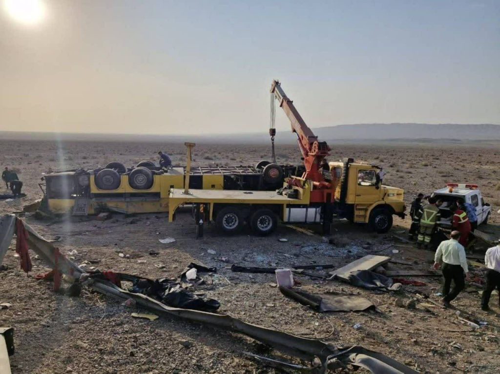 براثر واژگونی اتوبوس مسافربری در محور ساوه ـ همدان؛ ۱۱ نفر جان باختند